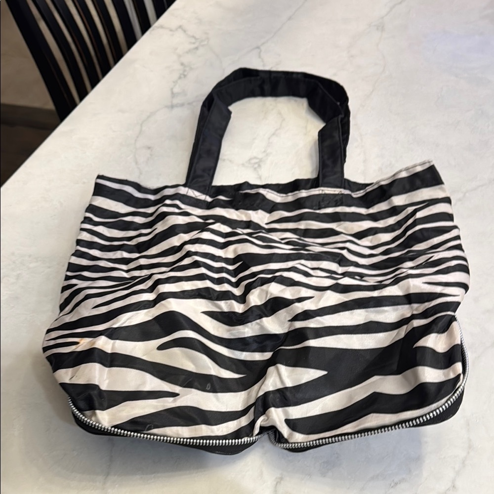 $6/30 Zebra Print Tote Bag - Picture 5 of 5